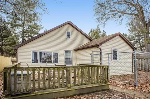 1928 Ackerson Lk, Jackson, MI 49201