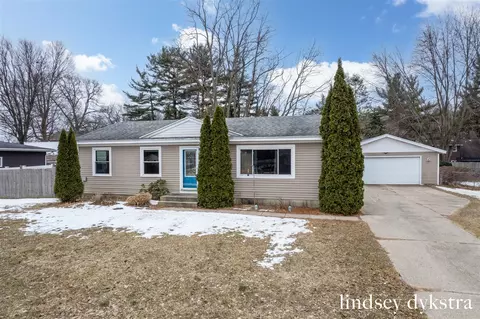 1316 Brookridge, Kentwood, MI 49508
