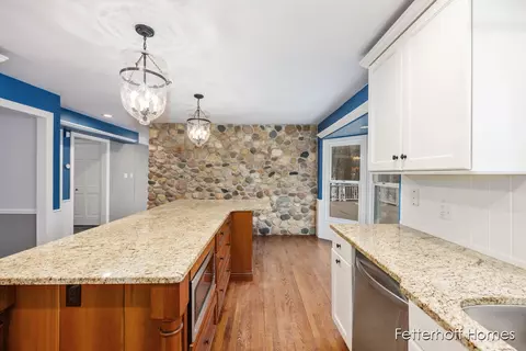 Kitchen - 1964 Timber Trail Dr, Ada, MI 49301 photo 5 of 8