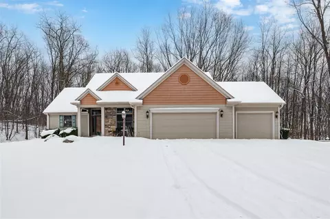 1059 11th, Plainwell, MI 49080