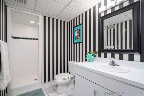 Bath - 7700 Kirkwall, Ada, MI 49301 photo 4 of 4