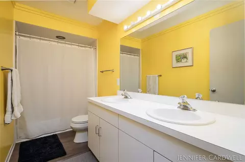 Bath - 7700 Kirkwall, Ada, MI 49301 photo 3 of 4