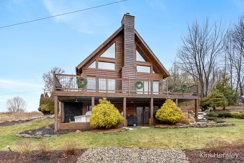10735 Pine Is, Sparta, MI 49345