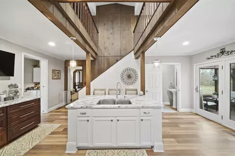 Entry Way - 8821 Buhl, Jerome, MI 49249 photo 3 of 7