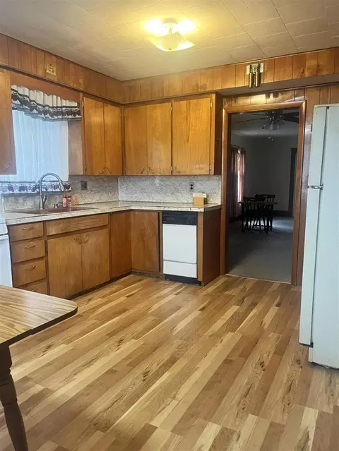 113 E Bird, Jackson, MI 49203 photo 3