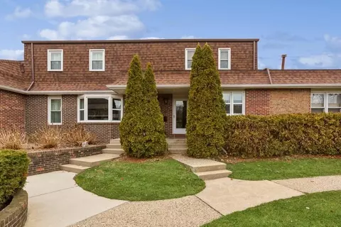 2571 Stratford #114, Saint Joseph, MI 49085