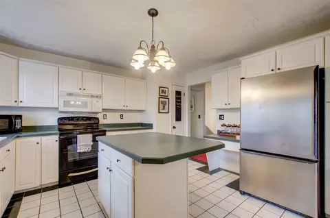 Kitchen - 6597 Lorrie Dr, Spring Arbor, MI 49283 photo 2 of 2