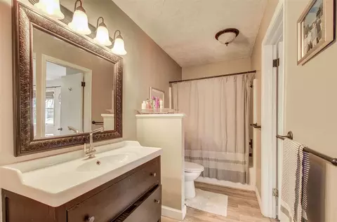 Bath - 6597 Lorrie Dr, Spring Arbor, MI 49283 photo 1 of 2