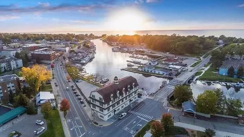 532 Dyckman #R-14, South Haven, MI 49090