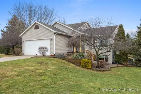 3530 Jacobs Cor, Rockford, MI 49341