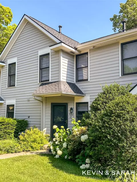120 Elizabeth St #C/3, Saugatuck, MI 49453