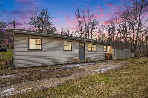 913 Maple, Lake Odessa, MI 48849