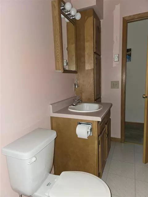 Bath - 5604 N Mac, Irons, MI 49644 photo 4 of 5