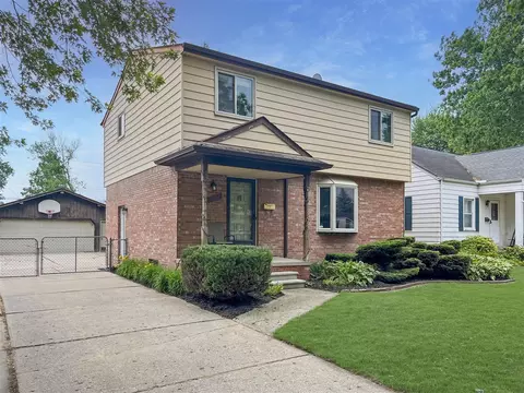 21730 Grand Lk, Saint Clair Shores, MI 48080