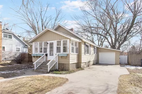 520 Exchange, Spring Lake, MI 49456