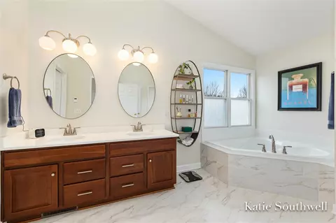 Bath - 4636 Oakwright, Ada, MI 49301 photo 2 of 6