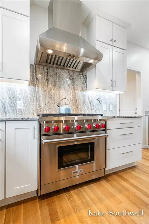 Kitchen - 4636 Oakwright, Ada, MI 49301 photo 5 of 10