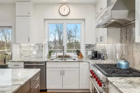 Kitchen - 4636 Oakwright, Ada, MI 49301 photo 6 of 10