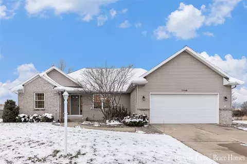 7719 Golf Mdws, Caledonia, MI 49316