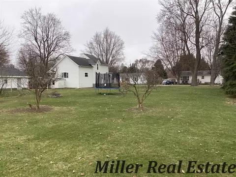 Exterior - 224 N Catherine, Ithaca, MI 48847 photo 7 of 10