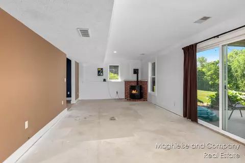 Living - 1507 146th, Dorr, MI 49323 photo 2 of 3