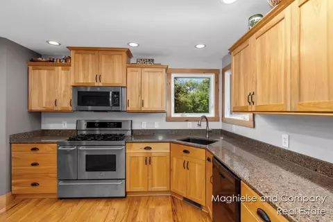 Kitchen - 1507 146th, Dorr, MI 49323 photo 2 of 4