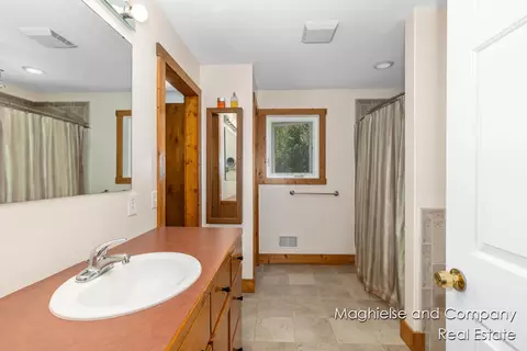 Bath - 1507 146th, Dorr, MI 49323 photo 3 of 6