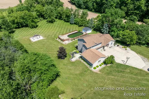 View/Area - 1507 146th, Dorr, MI 49323 photo 1 of 10