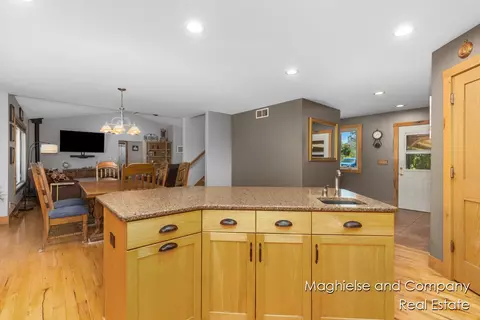 Kitchen - 1507 146th, Dorr, MI 49323 photo 3 of 4