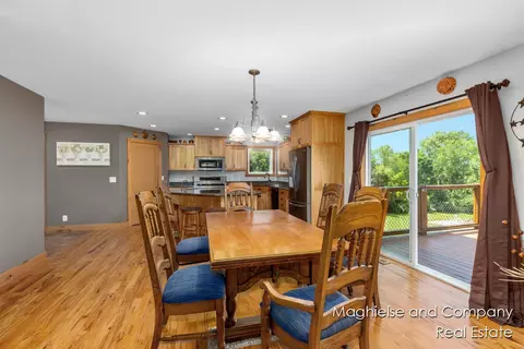 Dining - 1507 146th, Dorr, MI 49323 photo 2 of 2