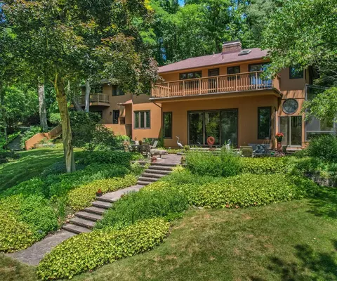 1055 Cedar Bnd, Ann Arbor, MI 48105
