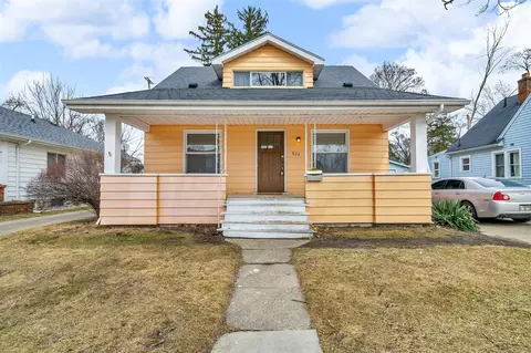 834 Frank, Flint, MI 48504