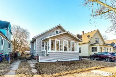 296 W 17th, Holland, MI 49423