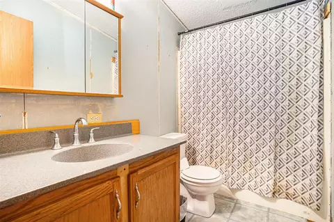 Bath - 4082 Timeless, Grant, MI 49327 photo 1 of 3