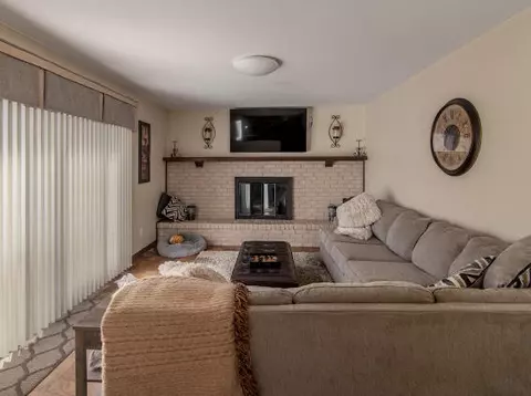 Living - 18859 Valleyview, Riverview, MI 48193 photo 4 of 6