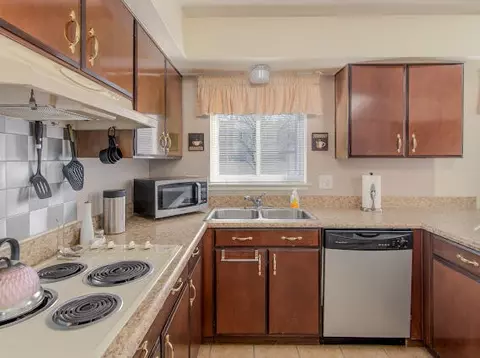 Kitchen - 18859 Valleyview, Riverview, MI 48193 photo 3 of 3