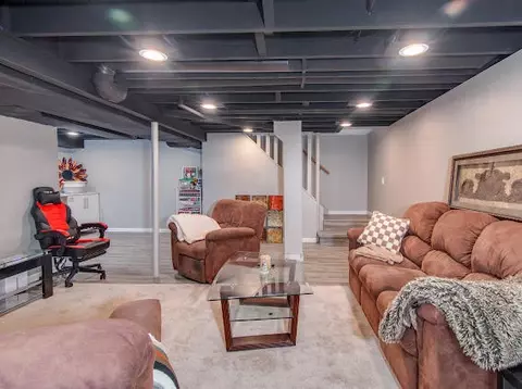 Living - 18859 Valleyview, Riverview, MI 48193 photo 6 of 6