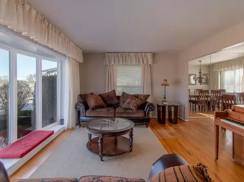 Living - 18859 Valleyview, Riverview, MI 48193 photo 2 of 6