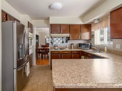 Kitchen - 18859 Valleyview, Riverview, MI 48193 photo 2 of 3