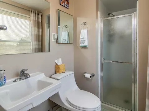 Bath - 18859 Valleyview, Riverview, MI 48193 photo 1 of 2