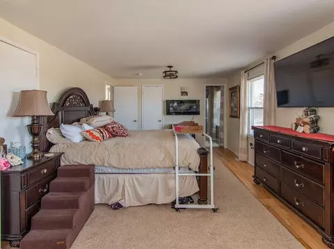 Bedroom - 18859 Valleyview, Riverview, MI 48193 photo 1 of 5