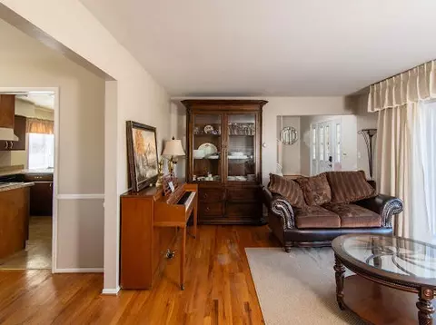 Living - 18859 Valleyview, Riverview, MI 48193 photo 3 of 6