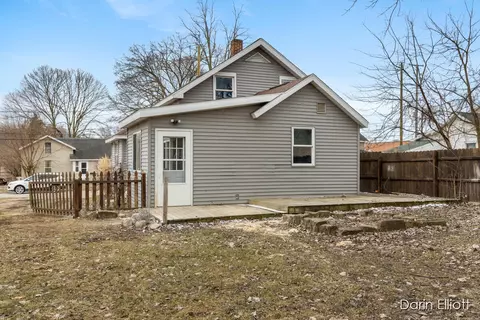 Exterior - 310 E Adams, Ionia, MI 48846 photo 3 of 4