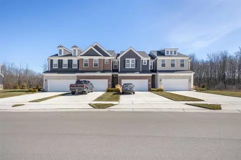 5923 Whispering Spgs, Ann Arbor, MI 48108