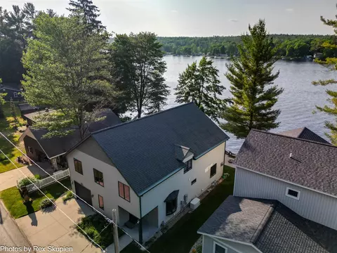 5569 Front, Newaygo, MI 49337