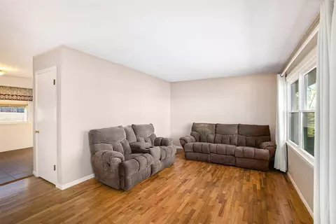 Living - 13745 Cornell, Concord, MI 49237 photo 2 of 2