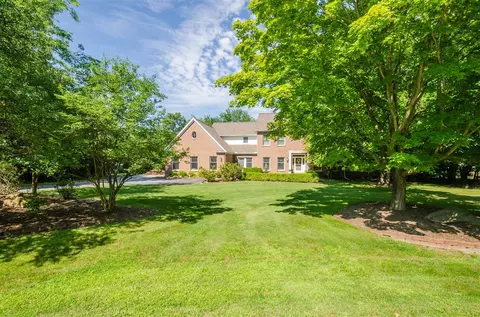 2555 Hickory, Ann Arbor, MI 48103