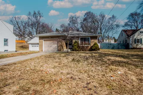 1075 Carrier Crk, Grand Rapids, MI 49503