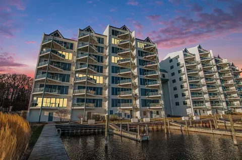 2964 Lakeshore #E 304, Muskegon, MI 49441