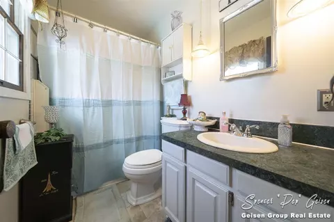 Bath - 837 N State, Belding, MI 48809 photo 1 of 4